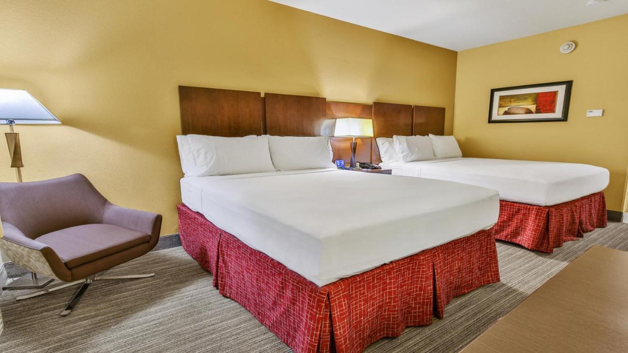 Holiday Inn Express & Suites Houston South - Near Pearland By Ihg Exterior photo