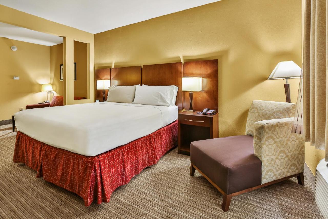 Holiday Inn Express & Suites Houston South - Near Pearland By Ihg Exterior photo