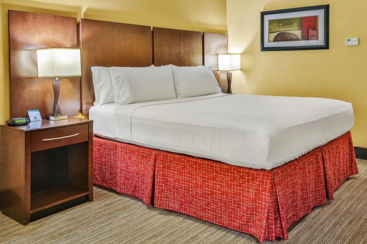 Holiday Inn Express & Suites Houston South - Near Pearland By Ihg Exterior photo