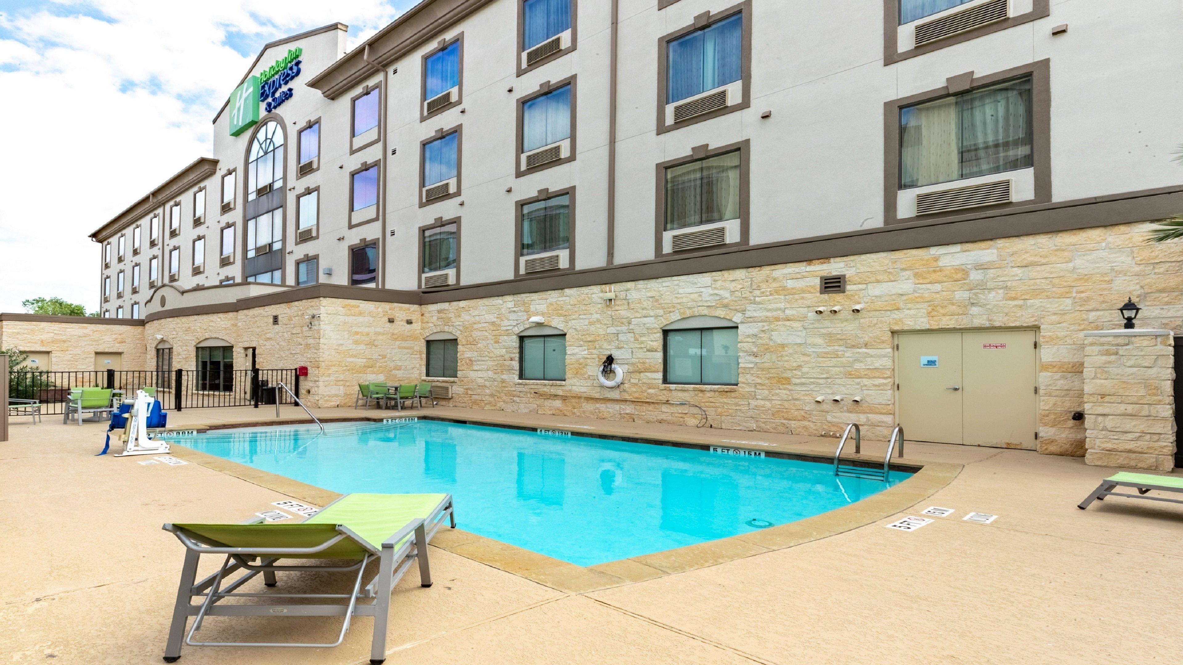 Holiday Inn Express & Suites Houston South - Near Pearland By Ihg Exterior photo