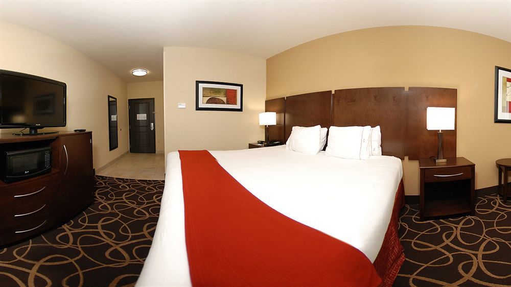 Holiday Inn Express & Suites Houston South - Near Pearland By Ihg Exterior photo